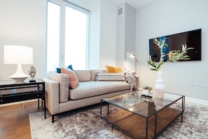 公寓, 2 間浴室 (2 Bedrooms) | 起居區 | 50-吋電視,提供數位頻道