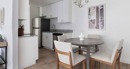 Landing Spectacular 1bd, Tennis Court, Pool