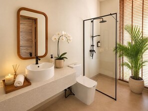 Ein Badezimmer mit Waschbecken, Spiegel, Dusche und Topfpflanzen.
