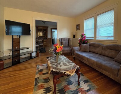 1100 sqft two bedroom house plus two free parkings