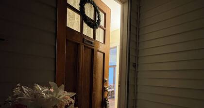 Cozy large 2 bedrooms apartment on Historic Mt Auburn • 5 Min to Harvard