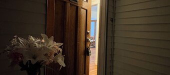 Cozy large 2 bedrooms apartment on Historic Mt Auburn • 5 Min to Harvard