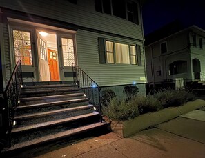 Exterior detail - Cozy large 2 bedrooms apartment on Historic Mt Auburn • 5 Min to Harvard (Watertown)
