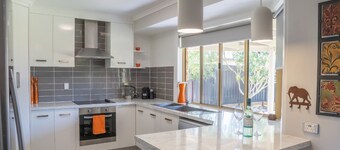 Stays with Ripley,
4bed, 2 bath pet friendly home only 3min drive to Hosp/beach!