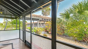 Unclassified image, 5 of 26, button - Exclusive 10,000 Islands Access: Naples Studio (Naples)