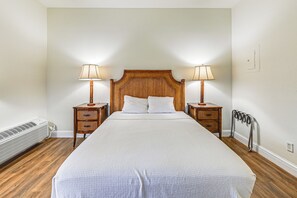 1 bedroom, internet, bed sheets - Exclusive 10,000 Islands Access: Naples Studio (Naples)