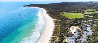 Located on Bunker Bay Beach, this luxury house also has Pullman Resort access.