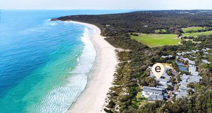 Located on Bunker Bay Beach, this luxury house also has Pullman Resort access.