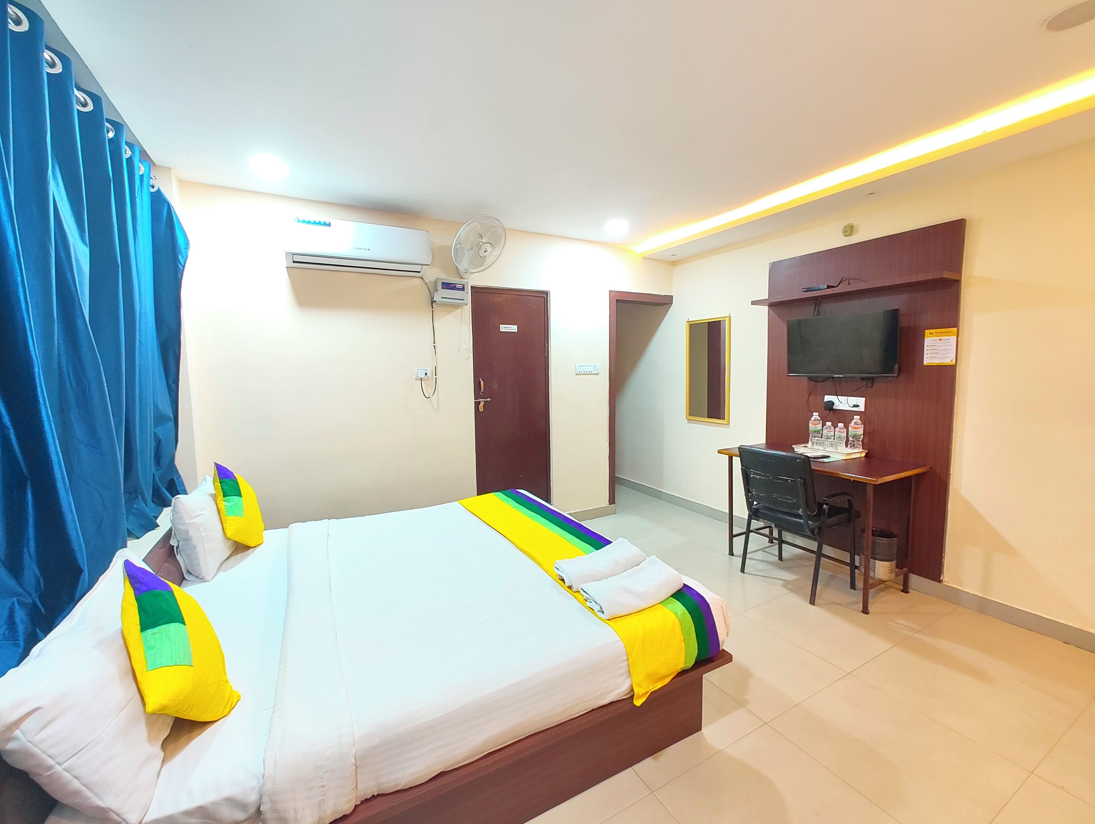 Deluxe Double Room, Air conditioning | Hypo-allergenic bedding, in-room safe, soundproofing, free WiFi