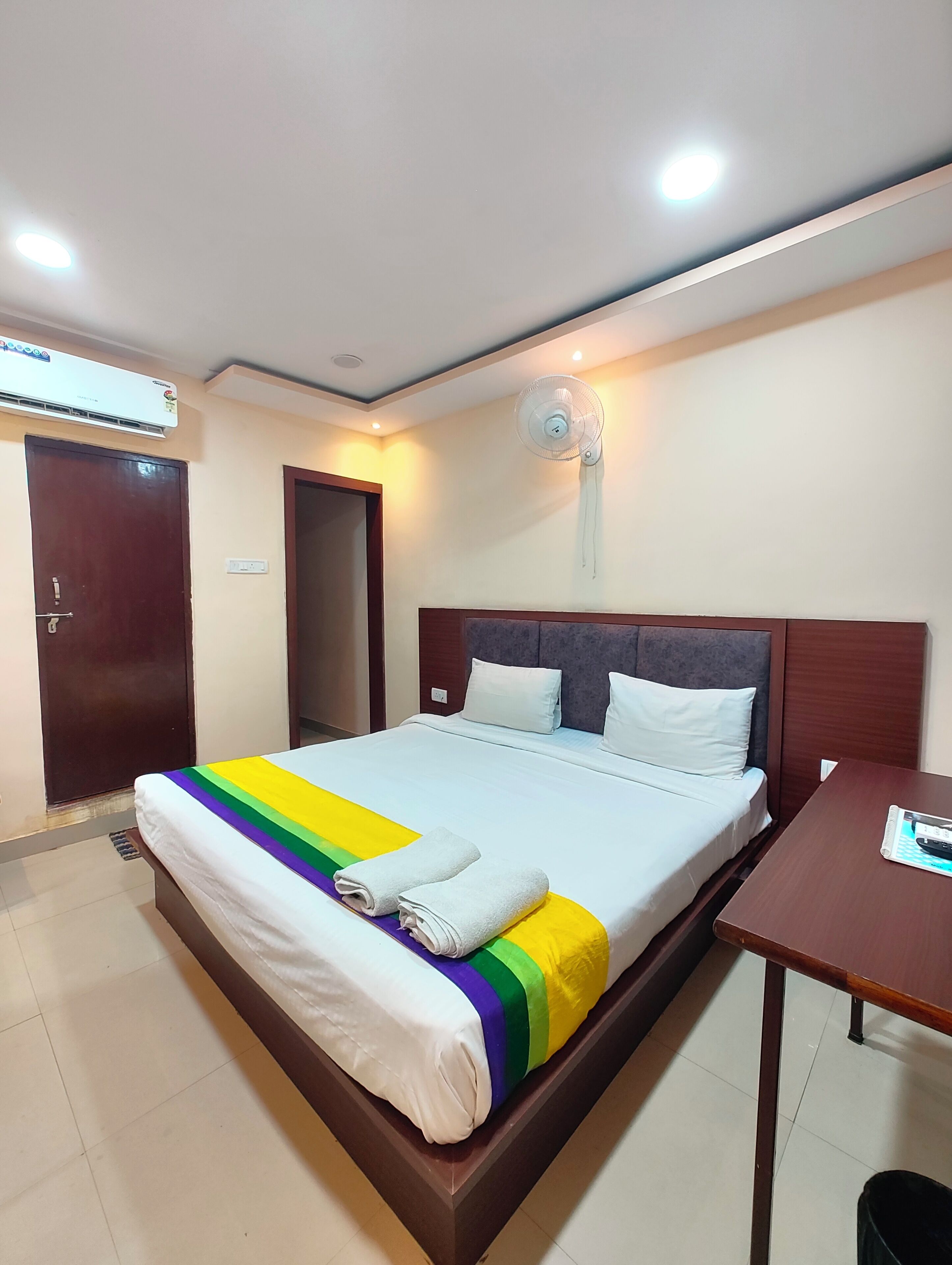 Superior Double Room, Air conditioning | Hypo-allergenic bedding, in-room safe, soundproofing, free WiFi