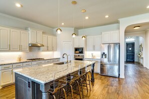 Dishwasher, cookware/dishes/utensils