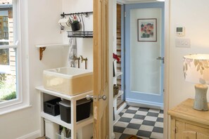 Shower, hair dryer, towels, shampoo - The Artists Studio, Private Parking, Frome (Somerset)