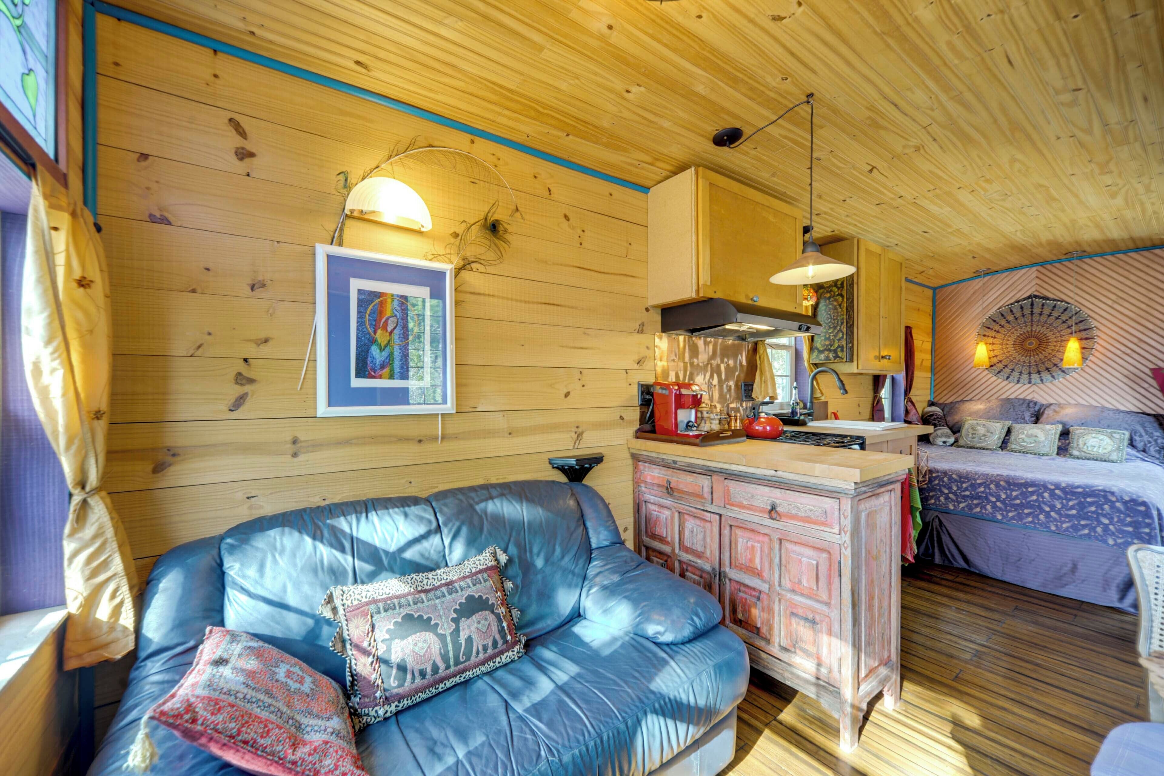 Walk To Lake Travis: Austin Tiny Home W/ Hot Tub! - Lakeway, TX