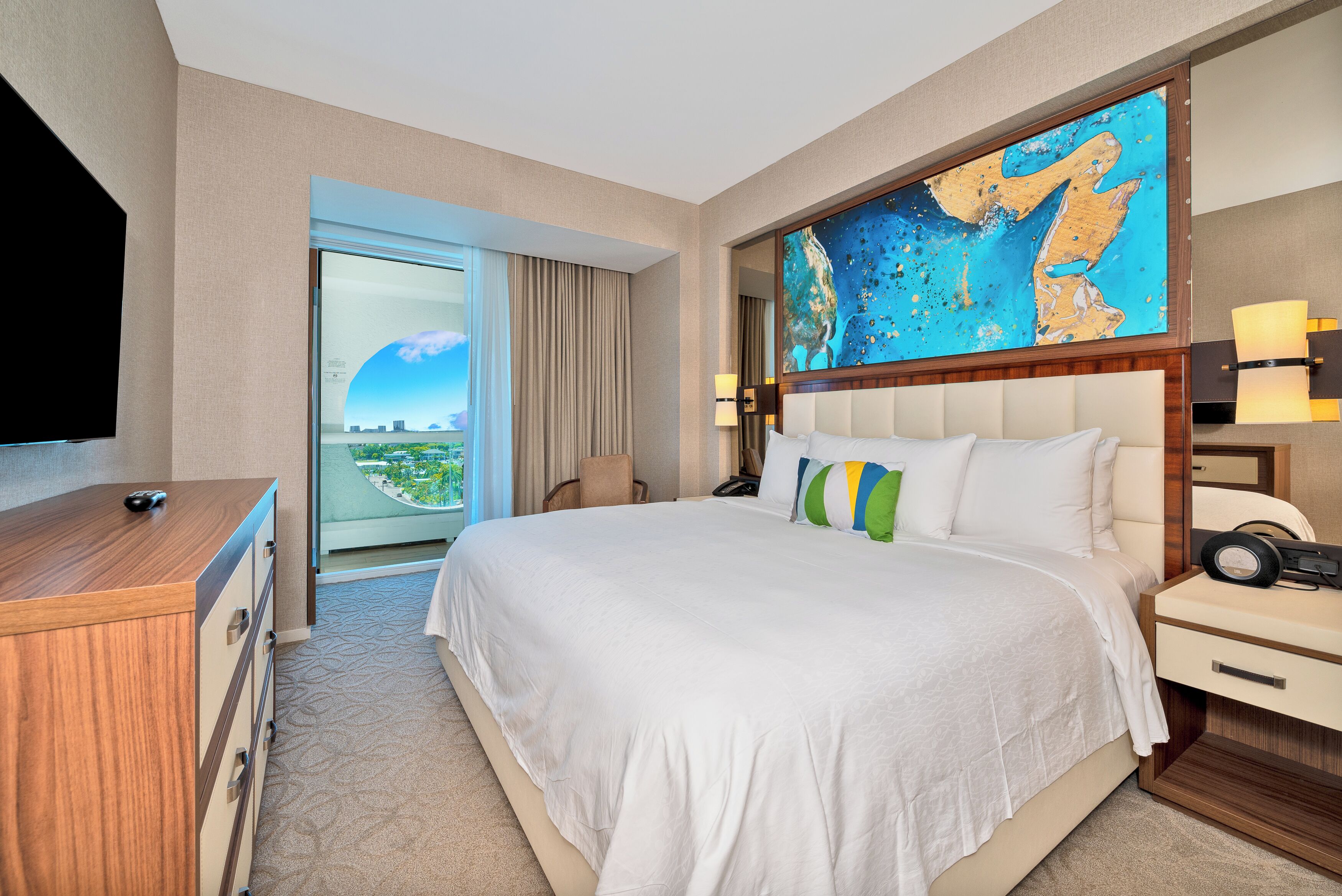 Tallelokero huoneessa, yksilöllisesti kalustettu, pimennysverhot