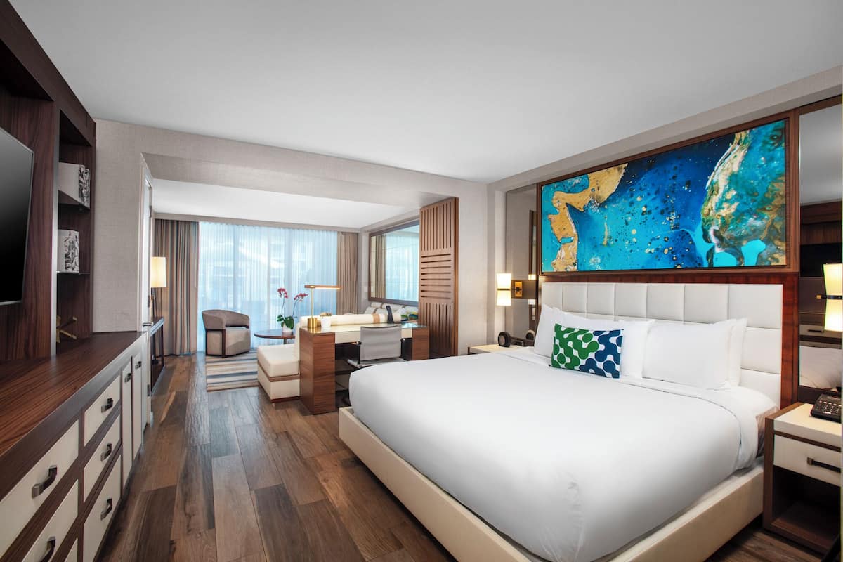 Luxury Apartment, 1 King Bed with Sofa bed, Pool View