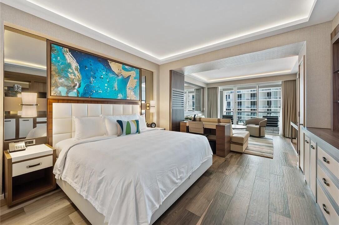 Luksushuoneisto, 1 suuri parisänky ja vuodesohva, valtamerinäköala | Tallelokero huoneessa, yksilöllisesti kalustettu, pimennysverhot