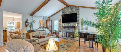 Televisio, takka, kirjoja