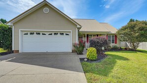 A single-story house with a garage, a front porch, and a well-maintained lawn. - Wine & BBQ Trail Fun: Home w/ Hot Tub in Lexington (Lexington)