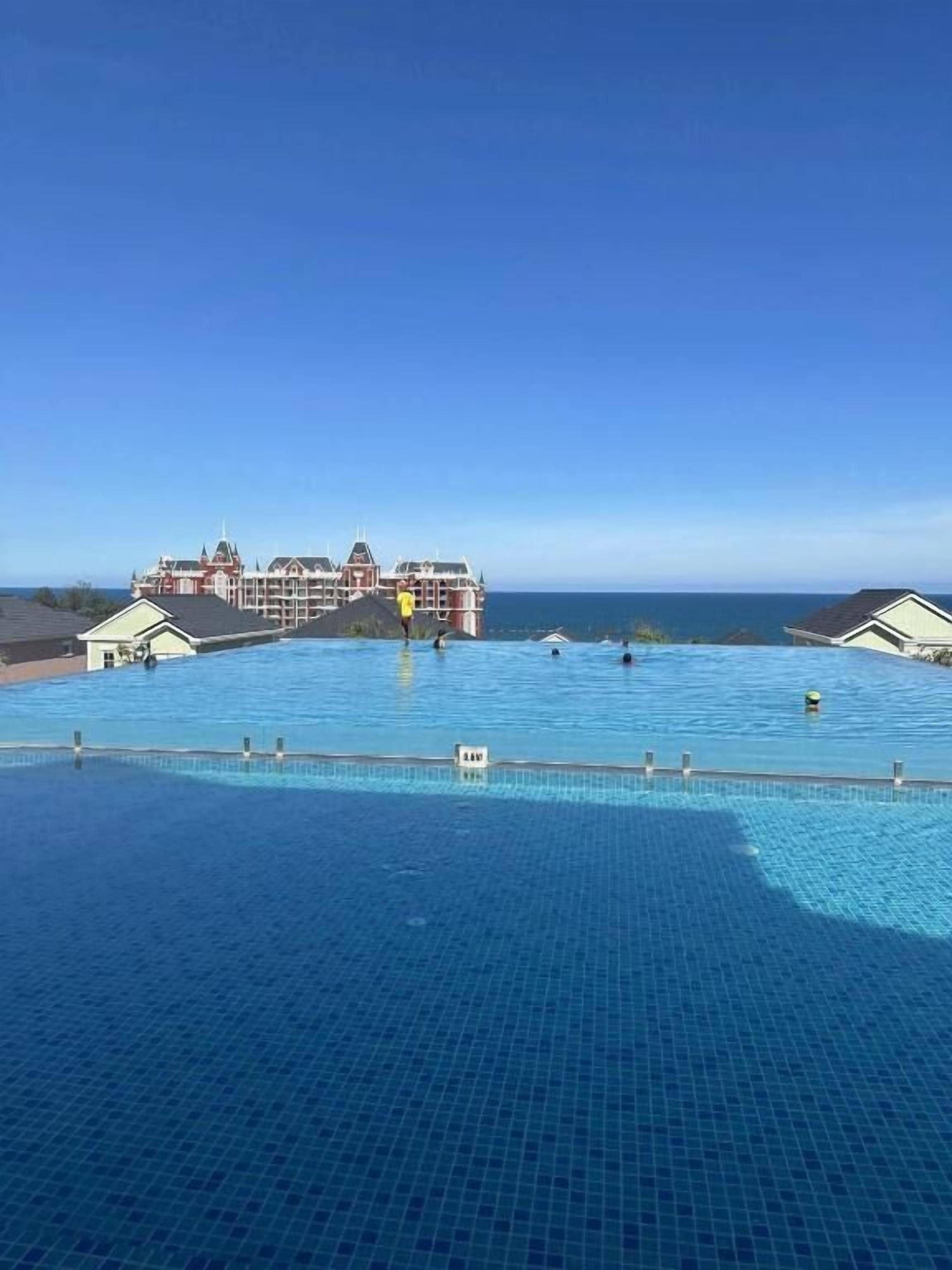 Kolam renang outdoor