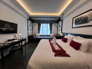 Habitación Deluxe con 1 cama matrimonial o 2 individuales | Caja de seguridad en la habitación, escritorio y cortinas blackout 