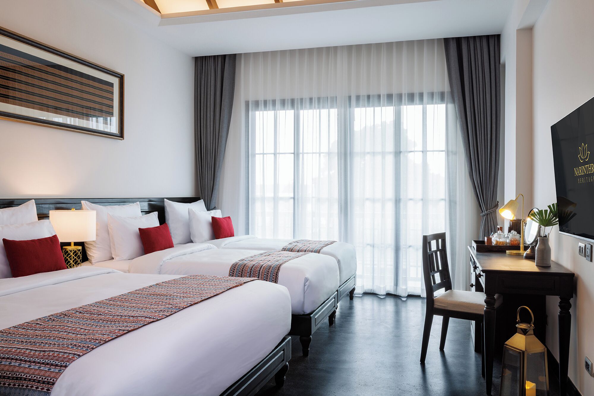 Caja de seguridad en la habitación, escritorio y cortinas blackout 