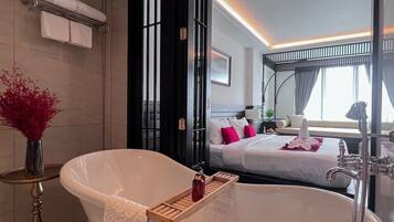 Deluxe Double or Twin Room | In-room safe, desk, blackout drapes, free WiFi