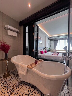 Deluxe Double or Twin Room | In-room safe, desk, blackout drapes, free WiFi - Narinthra Heritage (Chiang Mai)