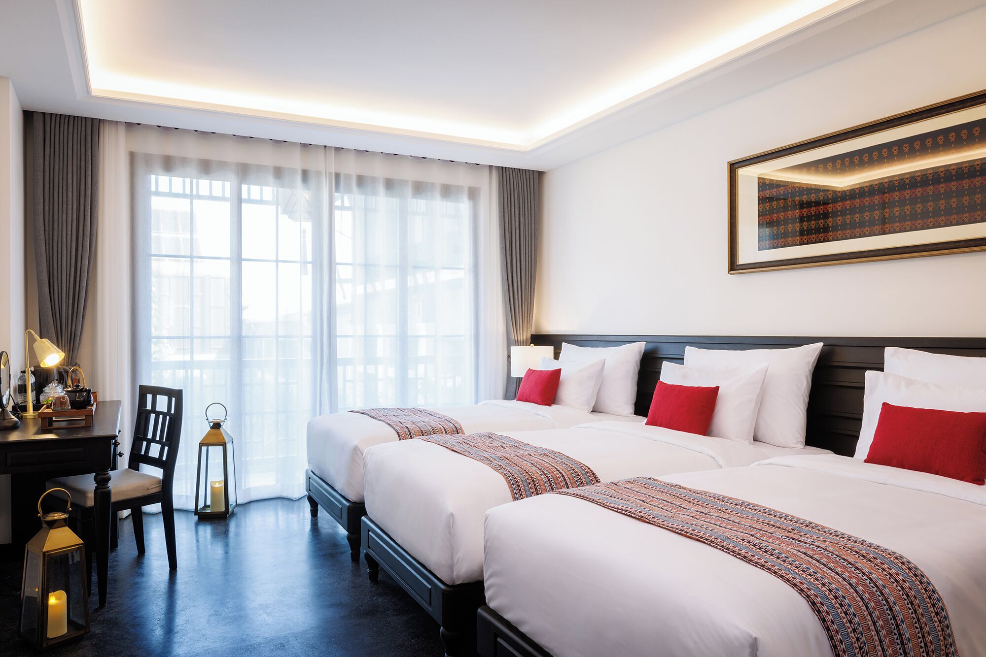 Caja de seguridad en la habitación, escritorio y cortinas blackout 