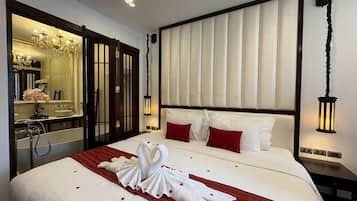 Quarto casal ou duplo executivo, varanda, vista para a piscina | Cofres nos quartos, escrivaninha, cortinas blackout, Wi-Fi de cortesia