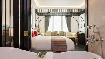 Deluxe Double or Twin Room | In-room safe, desk, blackout drapes, soundproofing