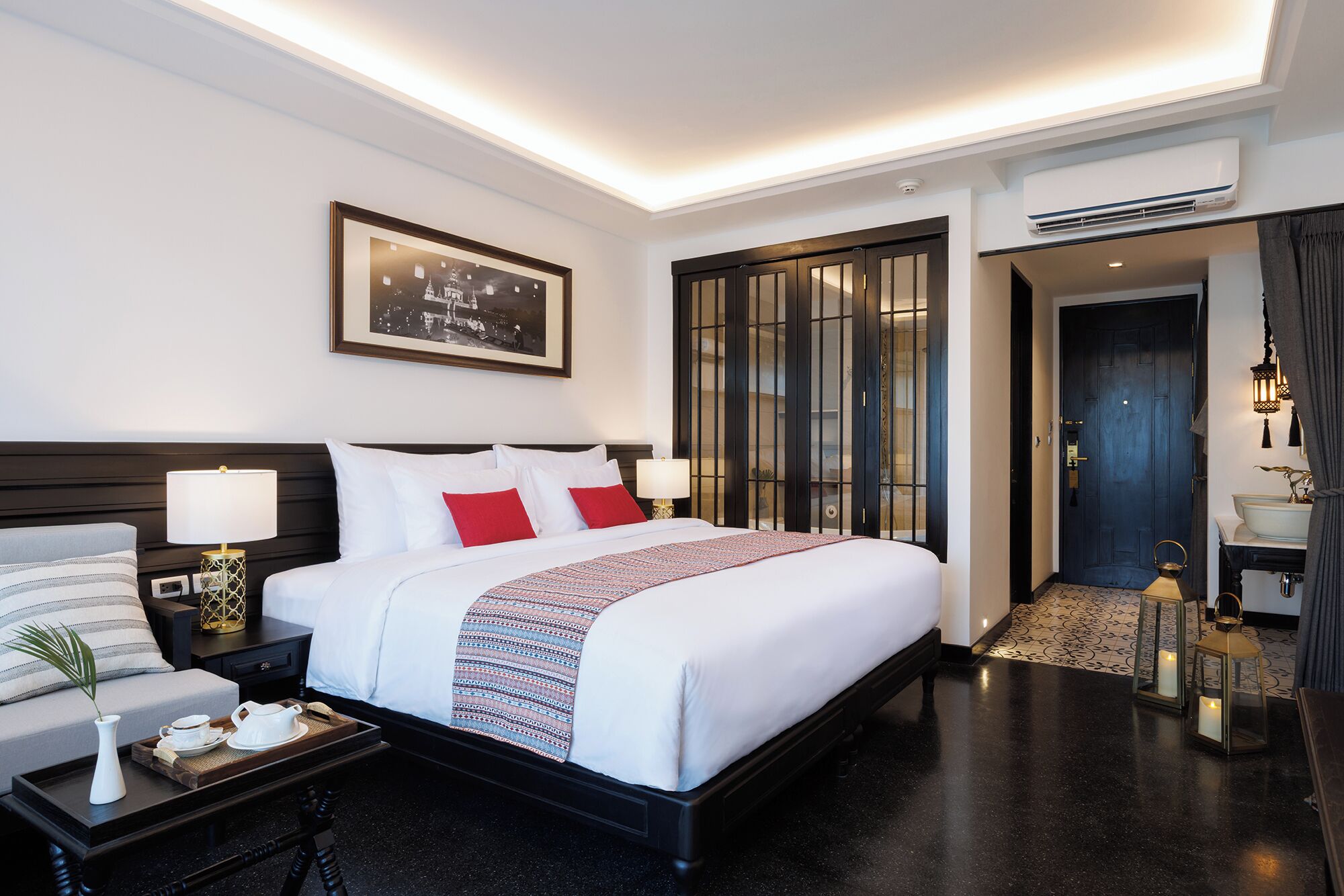 Caja de seguridad en la habitación, escritorio y cortinas blackout 