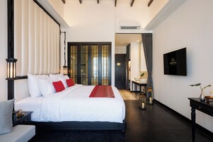 Caja de seguridad en la habitación, escritorio y cortinas blackout 