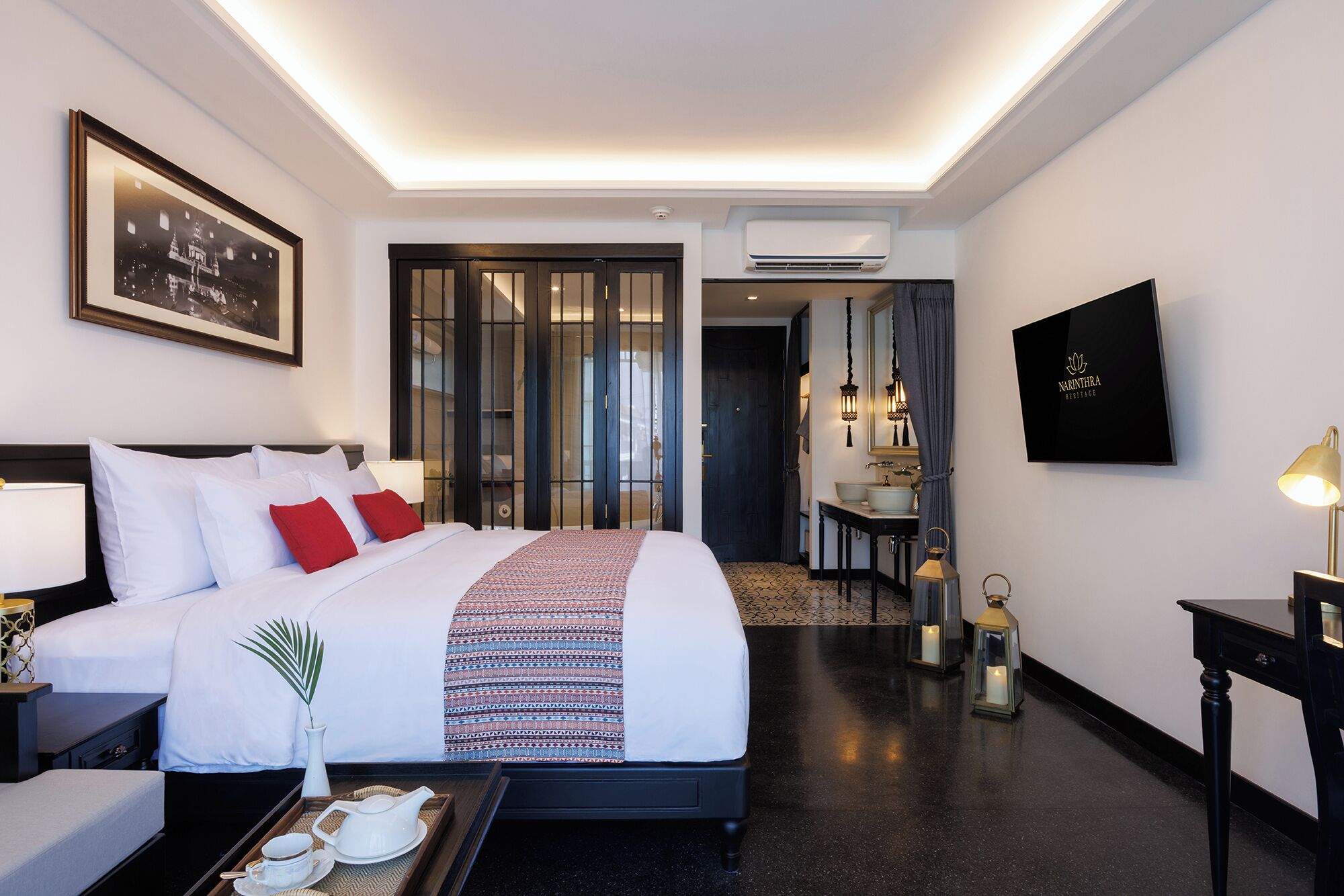 Dobbelt- eller tomannsrom – deluxe, balkong | Safe på rommet, skrivebord, blendingsgardiner og wi-fi (inkludert)