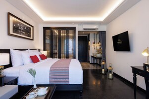 Caja de seguridad en la habitación, escritorio y cortinas blackout 