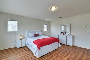 5 bedrooms, desk, iron/ironing board, Internet