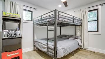 3 bedrooms, iron/ironing board, travel crib, internet