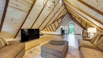 TV, fireplace, stereo