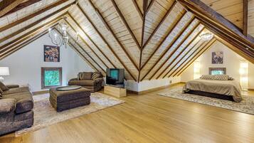 4 bedrooms, desk, iron/ironing board, travel crib