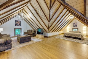 4 عدّة غرف نوم ومكتب ومكواة/لوح كي وسرير سفر