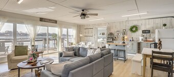 Cozy Cottage on Main Channel of Lay Lake