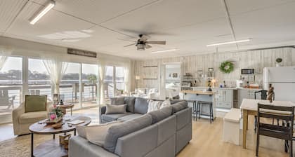 Cozy Cottage on Main Channel of Lay Lake