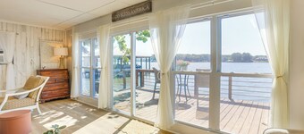 Cozy Cottage on Main Channel of Lay Lake