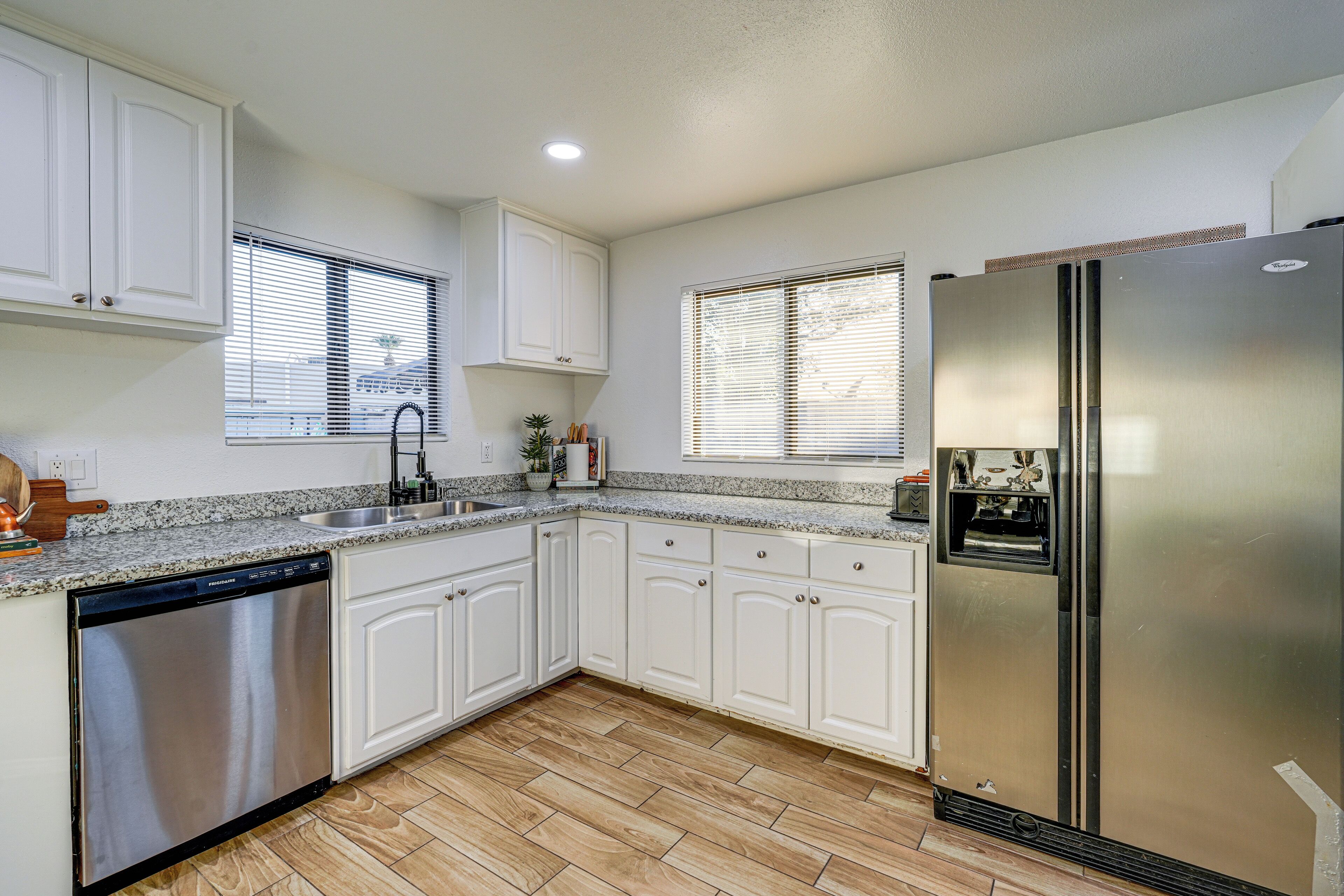 Refrigerador, microondas, parrilla de estufa y lavavajillas 