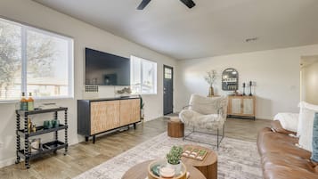 Fernseher, Kamin, Bücher