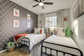 4 bedrooms, desk, iron/ironing board, travel cot - Easy Walk to Dtwn Gilbert, Family-Friendly Oasis! (Gilbert)