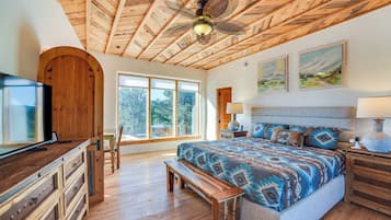 2 bedrooms, desk, iron/ironing board, internet