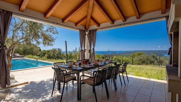 Vil·la familiar, 4 dormitoris, microones (Villa Luka with Private Pool & Sea) | Vista de la platja o del mar