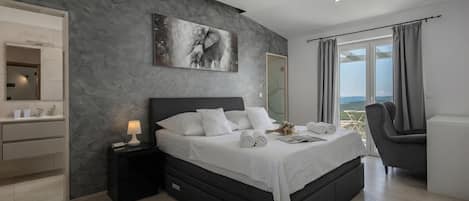 Familienvilla, Mehrere Schlafzimmer, Bergseite (Villa Luka with 50 sqm Pool) | 4 Schlafzimmer, Bügeleisen/Bügelbrett, kostenloses WLAN, Bettwäsche