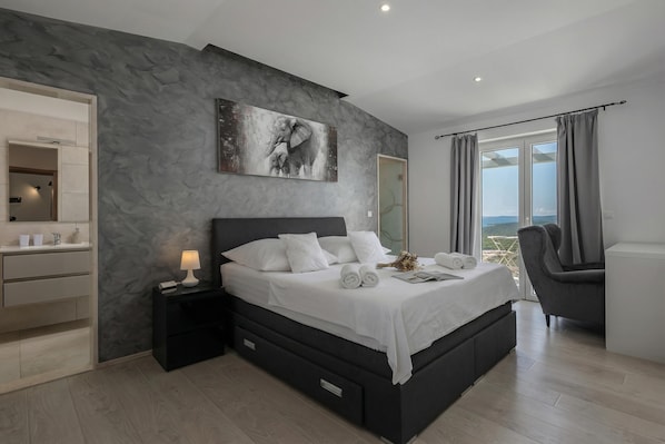 Familienvilla, Mehrere Schlafzimmer, Bergseite (Villa Luka with 50 sqm Pool)