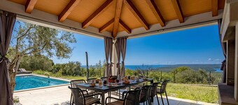 Villa Luka With 50 sqm Pool
